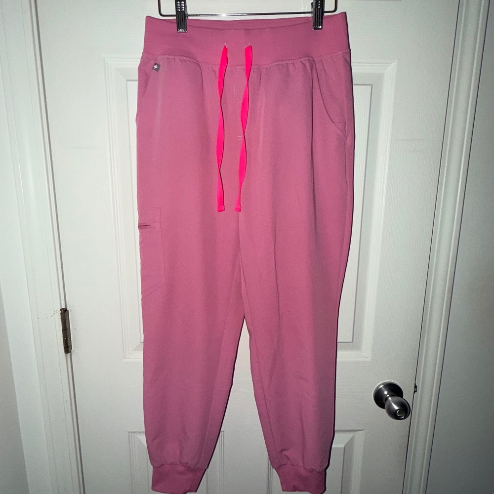 Figs Women's High Waist Zamora Jogger Scrub Pant in Chalk Pink